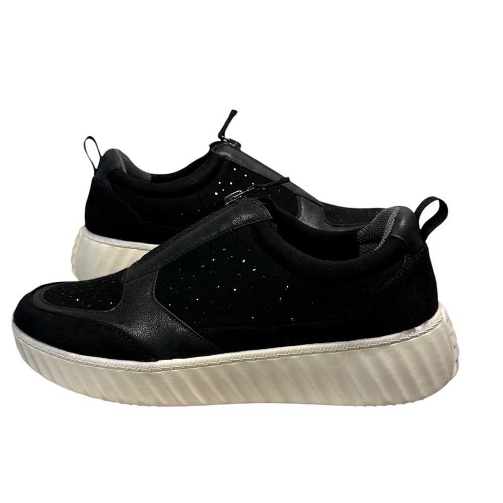 Bzees women’s Black sneakers with zipper top, size 10W, NWOT